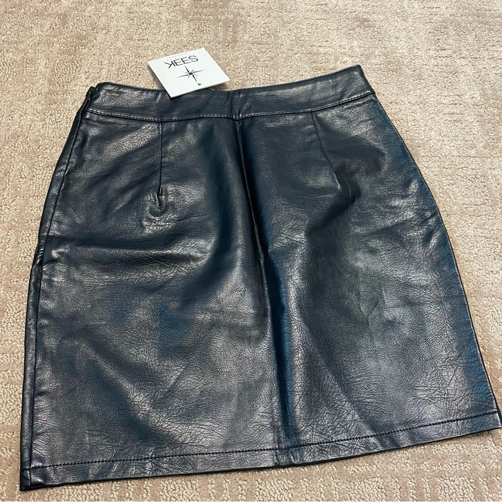 NWT {Seek The Label} Black Faux Leather Mini Skirt ~ Size Small - Picture 2 of 15
